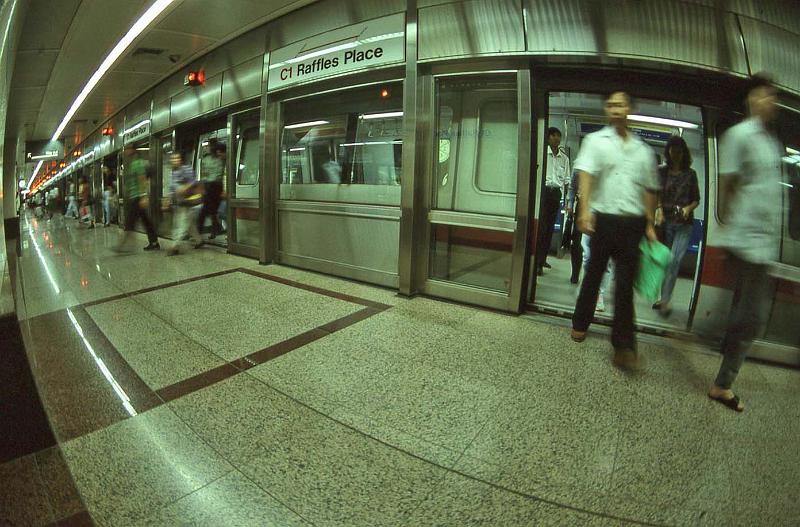 WT 0600 102-37 Singapore Metro Station.jpg
